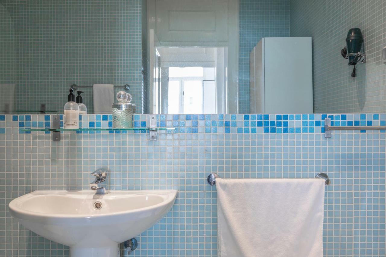 Fantastic Family Apartment In Estrela Lissabon Buitenkant foto